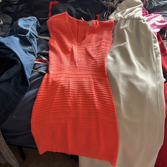 Peach pink body on Guess dress - Picture 3 of 4